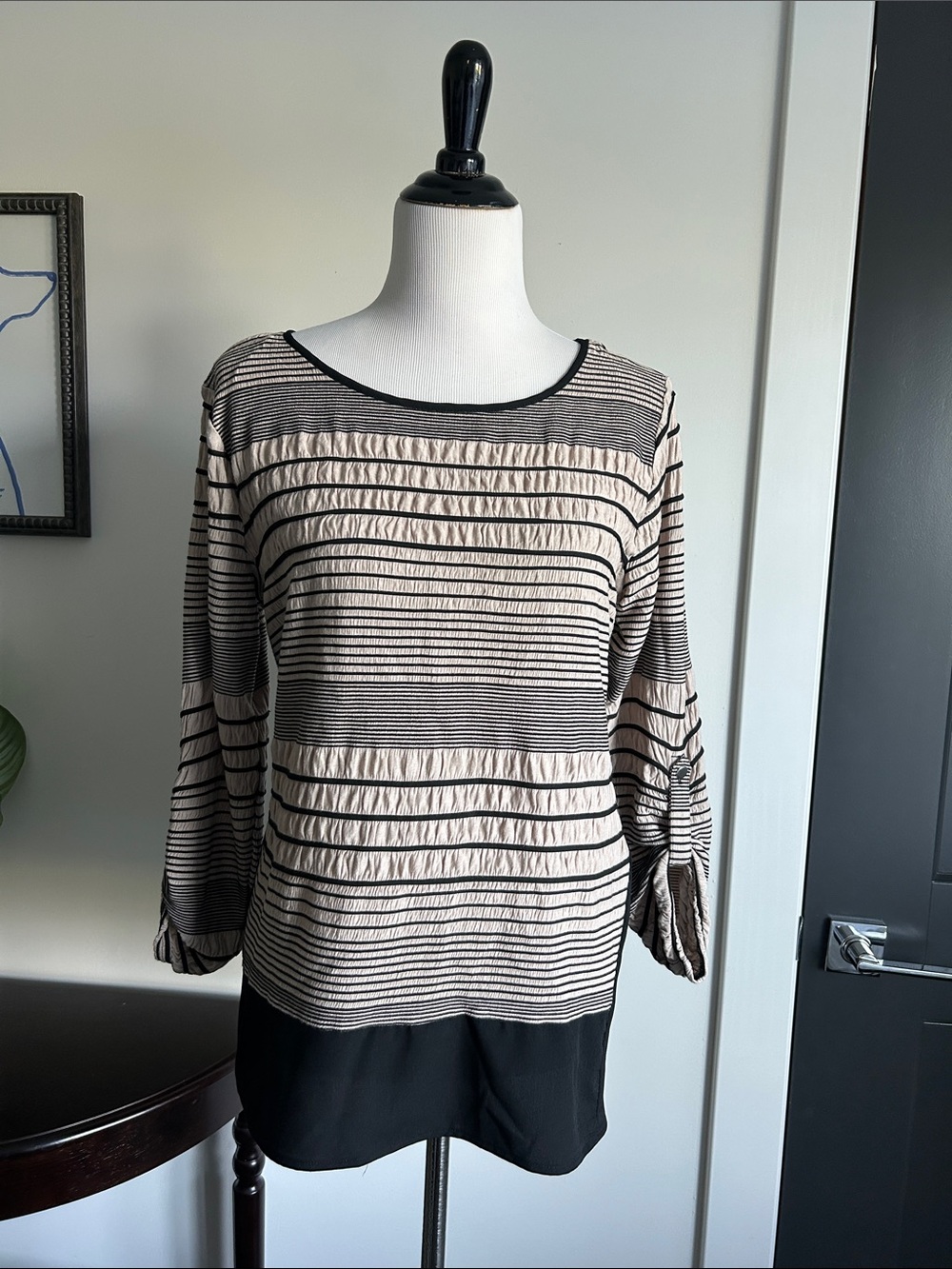 Dana buchman L Striped Long-Sleeve stretchy Crewneck Top in Beige and Black